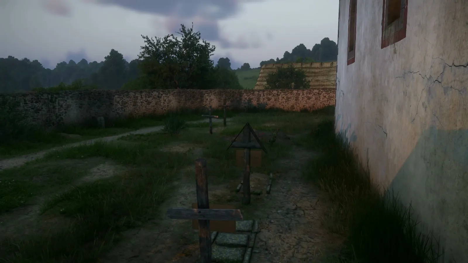 Captura del juego: el cementerio de Sotodal junto a la iglesia, con las cruces de madera de las sepulturas.